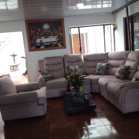 Habitacion Con Bano Privado Cerca Al Aeropuerto โบโกตา ภายนอก รูปภาพ